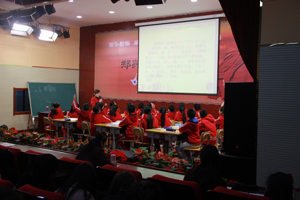聚西杨婧婧老师执教群文阅读《细节描写的魅力》