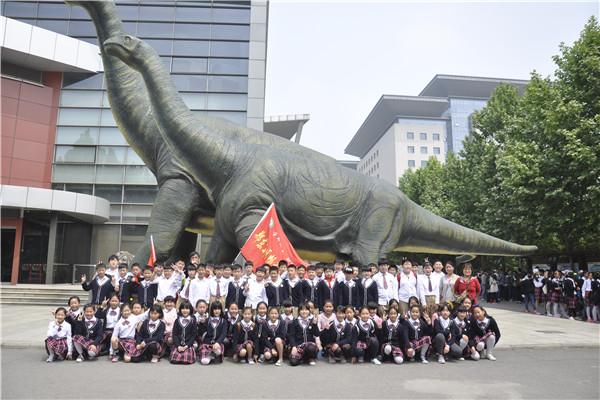 参观地质博物馆 感受神奇大自然--畅和街小学社