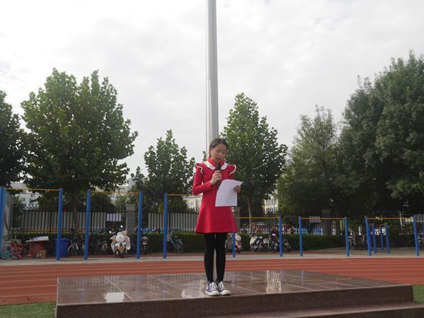 小学生在国旗下的演讲
