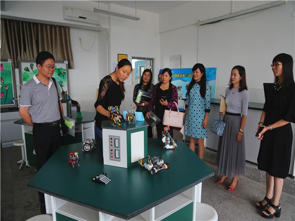 郑东新区外国语学校顺利迎接郑州市道德课堂诊