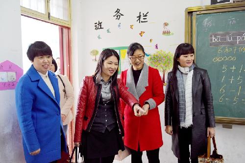 教做奉献 家人看望送温暖--众意路小学校领导赴