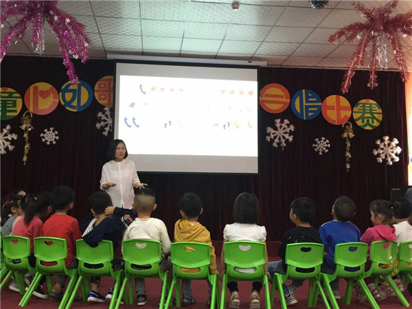 郑东新区幼儿园名师工作室马方老师带来了的中班音乐活动课《小老鼠打电话》