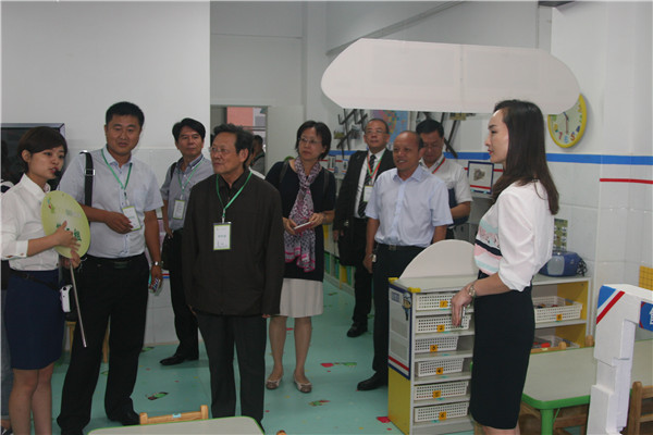 7   9月25日，海峡两岸教育人士参观郑东新区普惠路第二幼儿园