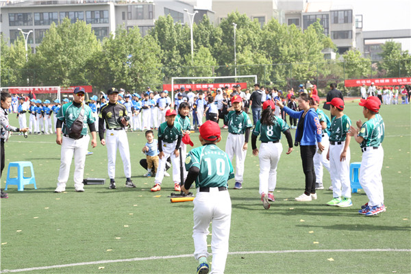 郑东新区第六届软式棒垒球锦标赛开幕式精彩活动