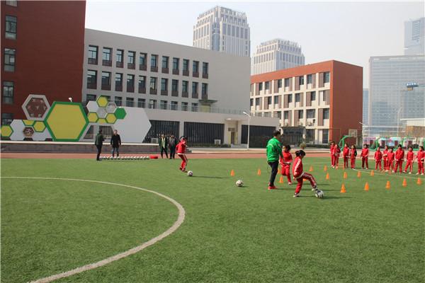 普惠路小学迎接校园足球特色学校复检