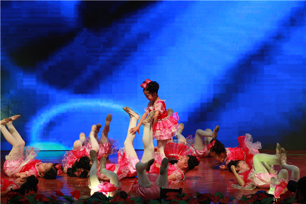 感恩成长,放飞梦想_小学生手抄报