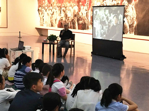 李飒老师为学生们讲艺术家的故事