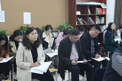 河南省英语学科教研员禹海军老师正在听课