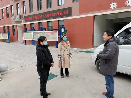 杨涵霖同学家长向学校捐赠消毒物资，助力抗击疫情
