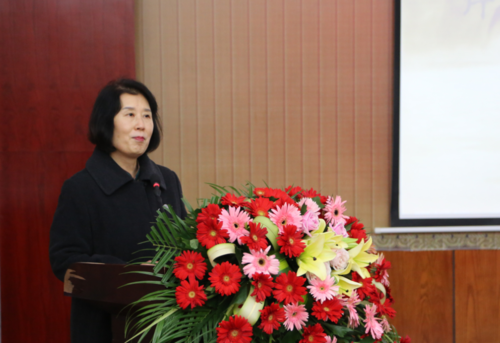 郑东新区教研室副主任杨鸣宣读活动方案