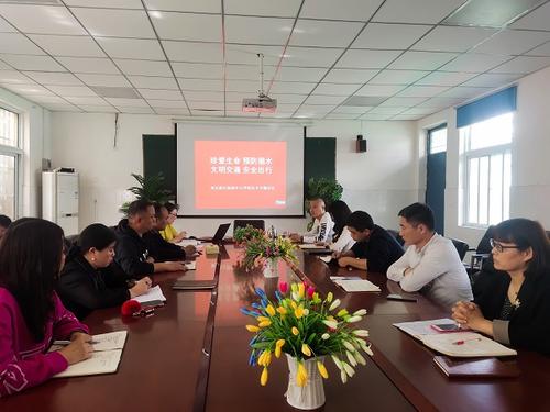 杨桥中心学校召开安全工作专题会议