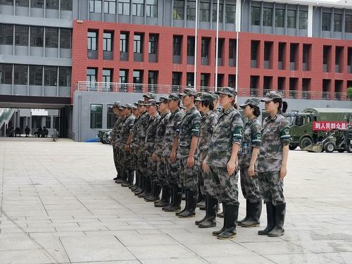 郑州联勤保障中心官兵在郑东新区永昌小学集合
