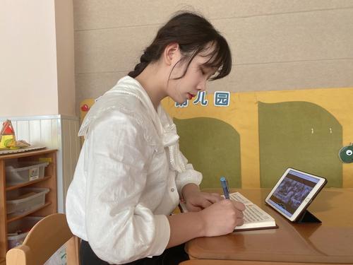 党员、积极分子进行观看学习