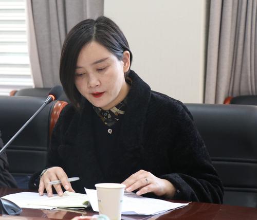 教研室副主任皇甫丽敏针对道德与法治学科进行指导反馈_proc