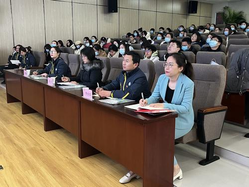 郑东新区各校小学数学老师代表参与听课教研