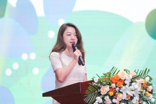 郑州市郑东新区教文体局党委委员、副局长白静致辞