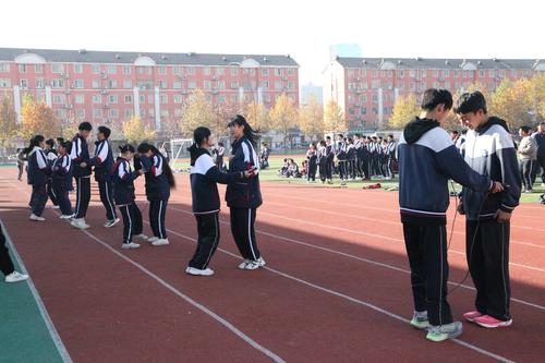 九年级“快乐双人跳”比赛现场