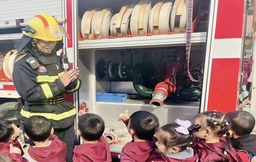 郑东新区豫兴路幼儿园邀请消防队员进园宣讲