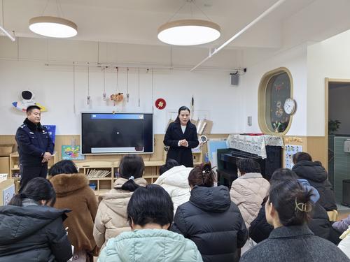 园长张寒梅对本次安全宣讲活动进行总结