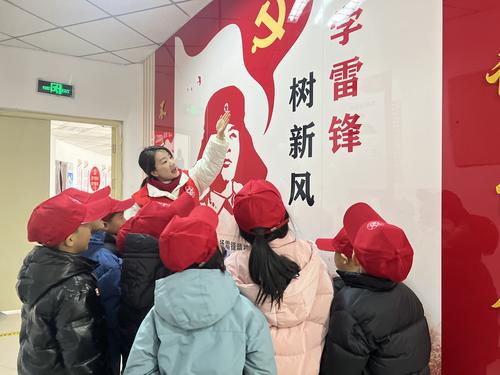 走进社区，学雷锋，树新风