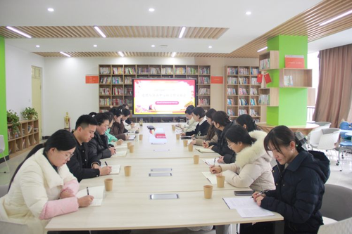 1郑东新区召开小学道德与法治中心组学期工作安排会