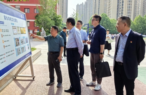 调研组至九年制实验学校调研家长学校建设情况