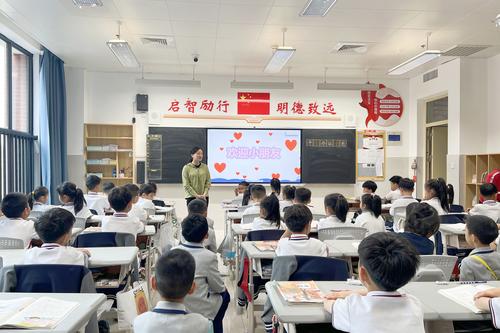 走进小学课堂