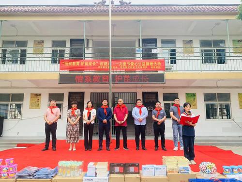 学生代表路丰荥读感谢信
