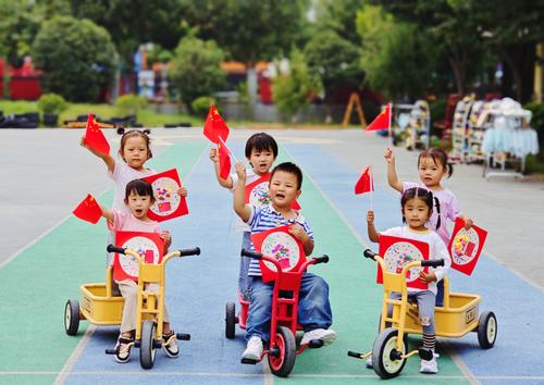 童真迎国庆  我爱中国红