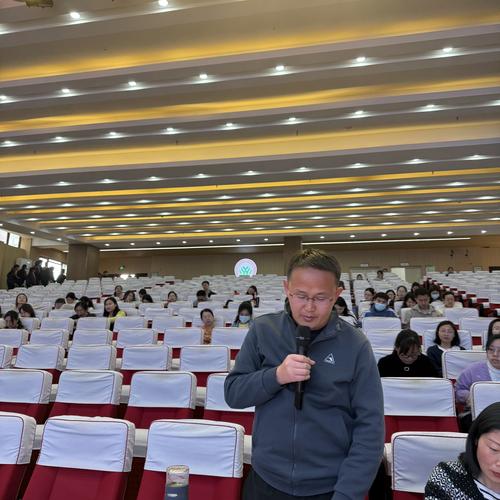 2.郑州市第五十四中学高利江老师评课