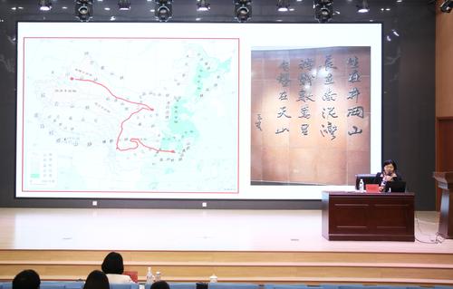 郑州市基础教育教学研究室地理学科教研员赵丽霞进行专题培训
