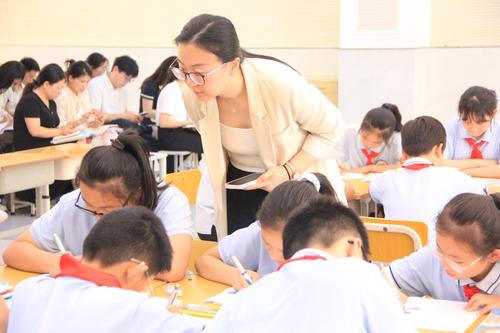 1.郑东新区普惠路小学李琼雯教师执教课例