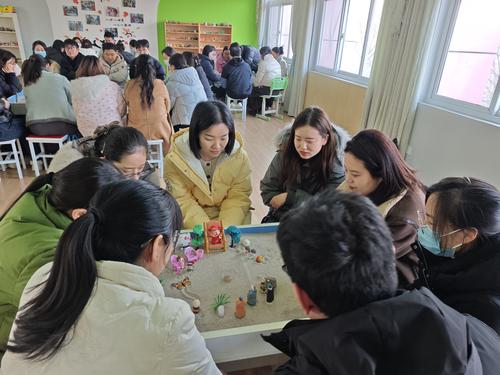 老师们体验”创意沙盘“