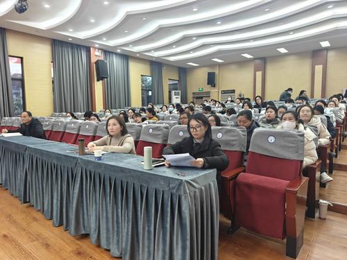 2.郑东新区科学学科骨干教师参会