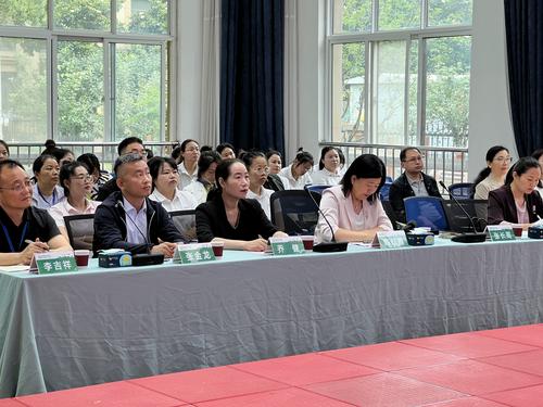 2.与会人员认真学习