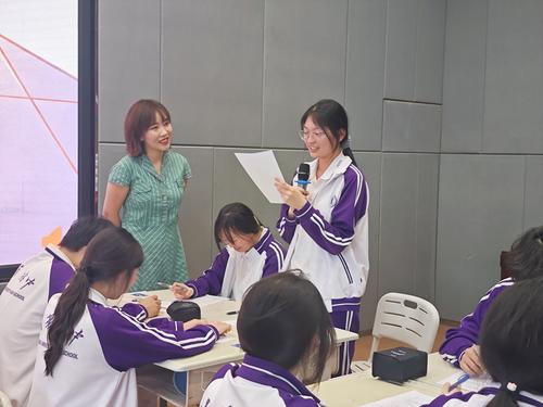 2郑东新区外国语中学任卓然老师主讲《我的人格五边形》
