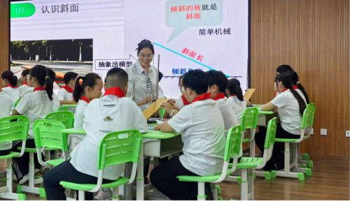 郑东新区畅和街小学刘云宁进行课例展示 郑东新区畅和街小学刘云宁进行课例展示