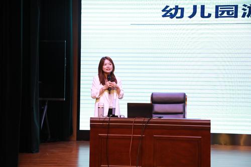 1.陕西师范大学学前教育系副教授田方作专题讲座